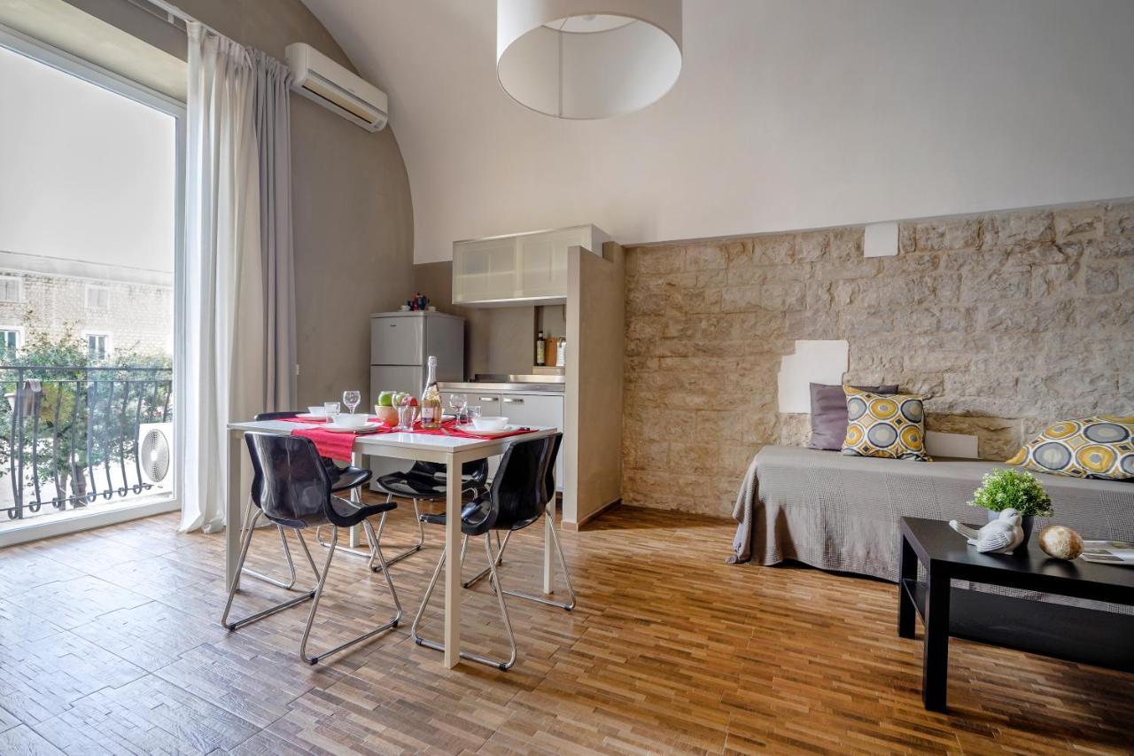 Winnili Apartments Trani Bagian luar foto